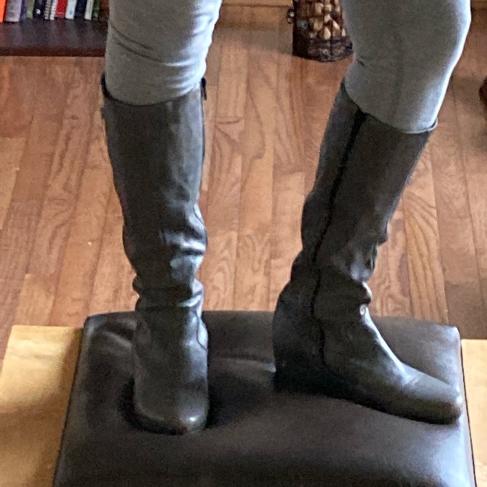 Vintage Soft Grey vleather boots with built in wedge heel, side zippers